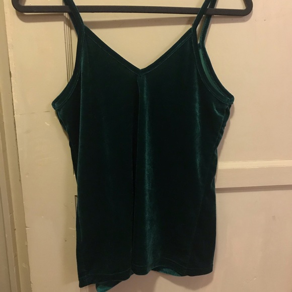 Green velvet tank top || XS - Picture 3 of 4